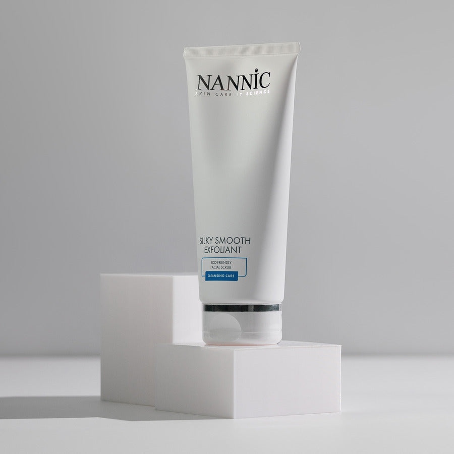 Silky smooth visage : l'Exfoliant résultant d'un peau fraîche, uniforme et rajeunie